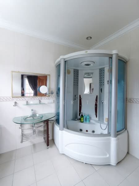 Rumah Banglo untuk Disewa di Country Heights (Kajang) - Esther Tan - Bathroom - PropertyGuru.com.my