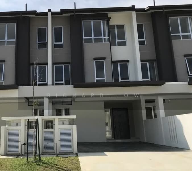 Rumah Teres untuk Dijual di Bandar Tropicana Aman (Telok Panglima Garang) - Richard Low - PropertyGuru.com.my
