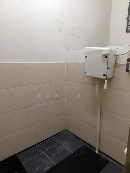 Shop for Sale in Taman Ungku Tun Aminah (Skudai) - Max Loh - Bathroom - PropertyGuru.com.my