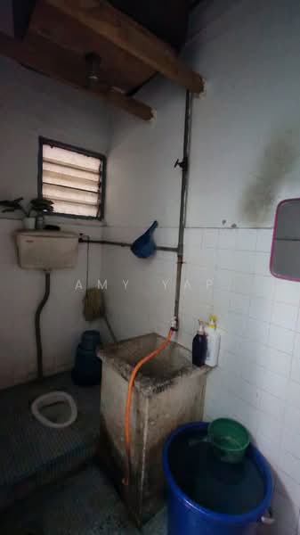 Rumah Teres 1.5 Tingkat untuk Dijual di Taman Bidara (Selayang) - Amy Yap - Bathroom - PropertyGuru.com.my
