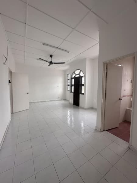 2-storey Terraced House for Sale in Nilai (Negeri Sembilan) - Vivian Lai - Living Room - PropertyGuru.com.my