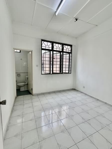 2-storey Terraced House for Sale in Nilai (Negeri Sembilan) - Vivian Lai - Bathroom - PropertyGuru.com.my