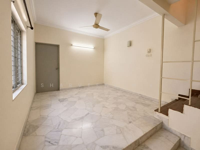 Rumah Teres 2.5 Tingkat untuk Dijual di Taman Wangsa Baiduri (Subang Jaya) - Sharveenesh V - Living Room - PropertyGuru.com.my