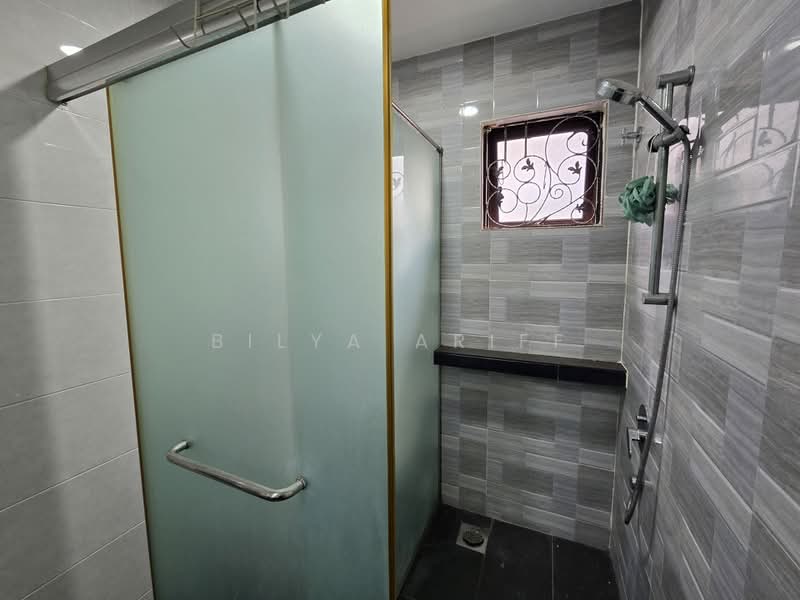 Semi-Detached House for Sale in Kota Damansara (Selangor) - BILYA ARIFF - Bathroom - PropertyGuru.com.my