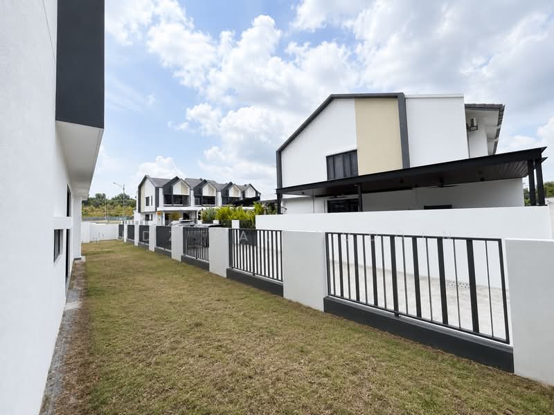 2-storey Terraced House for Rent in Dengkil (Selangor) - Mudz Salahuddin - Exterior - PropertyGuru.com.my