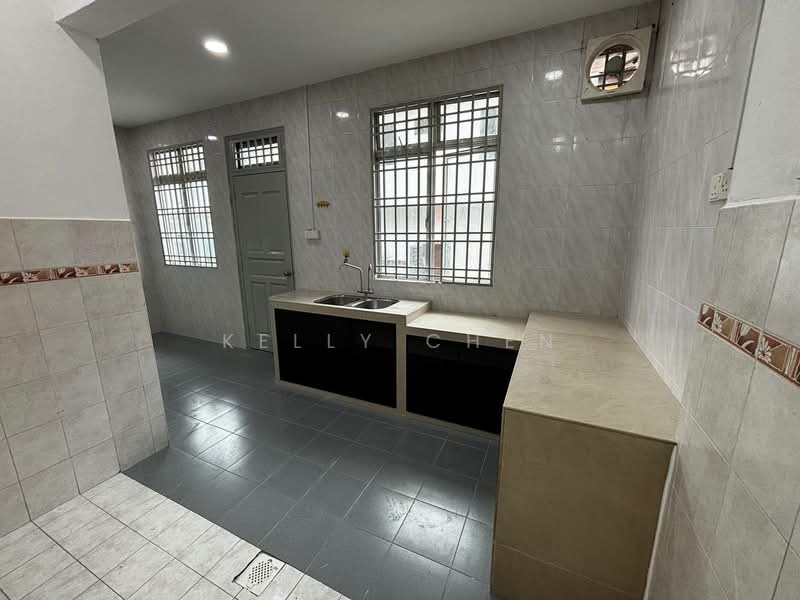 2-storey Terraced House for Sale in Austin Perdana (Tebrau) - Kelly Chen - Kitchen - PropertyGuru.com.my