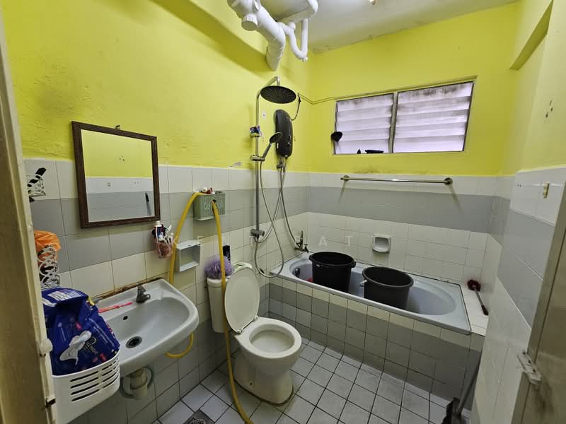 Condominium for Sale at Sri Lata @ Desa Petaling - Kent Fatt - Bathroom - PropertyGuru.com.my