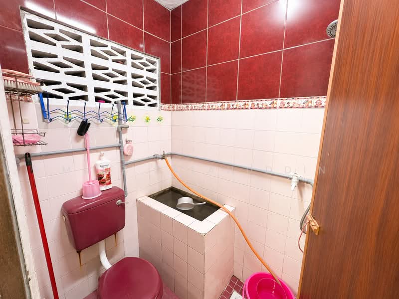 Rumah Teres 2 Tingkat untuk Dijual di Ampang (Selangor) - Mudz Salahuddin - Bathroom - PropertyGuru.com.my