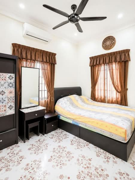 Rumah Berkembar untuk Dijual di Rawang (Selangor) - Mohd Faizal - Bedroom - PropertyGuru.com.my