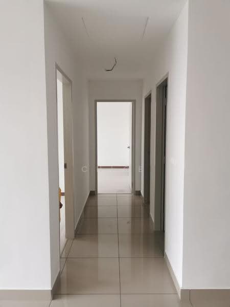 Kediaman Servis untuk Dijual di M Oscar - Chloe Wai - Corridor - PropertyGuru.com.my