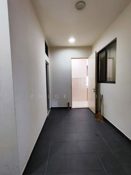 Servis Apartment untuk Dijual di TRiGON Luxury Residences - Chloe Wai - Corridor - PropertyGuru.com.my