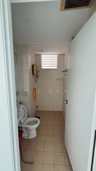 Kondominium untuk Dijual di Regency Heights Condo - S J Foo - Bathroom - PropertyGuru.com.my