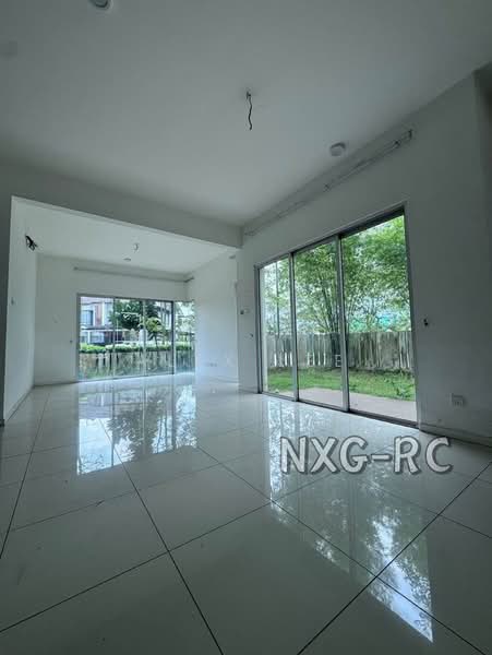 3-storey Terraced House for Sale in Telok Panglima Garang (Selangor) - Alex Lee - Living Room - PropertyGuru.com.my