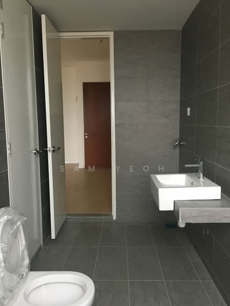 Service Residence for Sale at Woodsbury Suites - Sam Yeoh - Bathroom - PropertyGuru.com.my