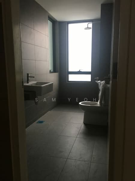 Service Residence for Sale at Woodsbury Suites - Sam Yeoh - Bathroom - PropertyGuru.com.my