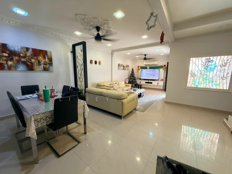 Rumah Teres 2 Tingkat untuk Dijual di Kota Emerald (Rawang) - Liliey Fitri - Living Room - PropertyGuru.com.my