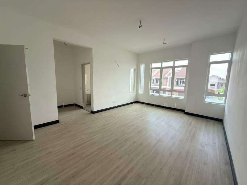 2-storey Terraced House for Sale in Batu Arang (Selangor) - Liliey Fitri - Living Room - PropertyGuru.com.my