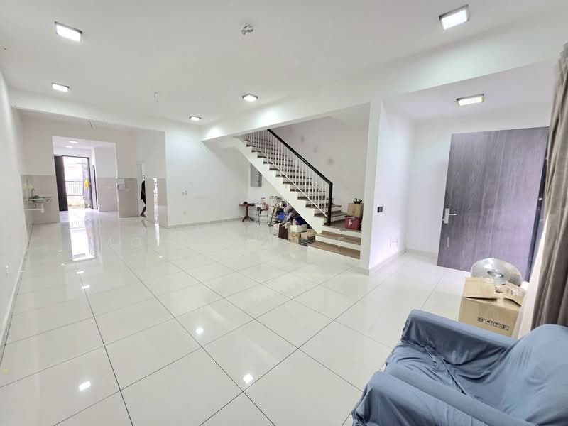 Rumah Teres 2 Tingkat untuk Dijual di Elmina (Shah Alam) - Mohd Nor Fahmi - Living Room - PropertyGuru.com.my