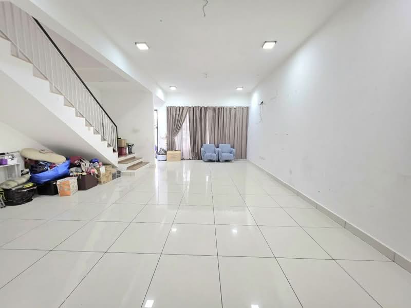 Rumah Teres 2 Tingkat untuk Dijual di Elmina (Shah Alam) - Mohd Nor Fahmi - Living Room - PropertyGuru.com.my