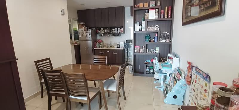 Kondominium untuk Dijual di The Regina - Liliey Fitri - Dining Room - PropertyGuru.com.my