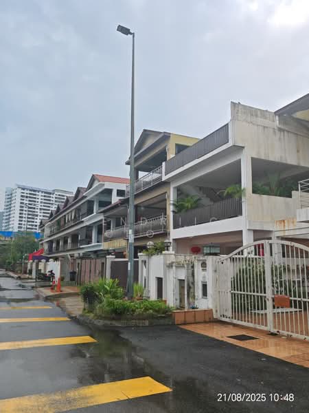 Rumah Teres 2 Tingkat untuk Dijual di Taman Dagang Permai (Ampang) - Kendriic Chong - Exterior - PropertyGuru.com.my