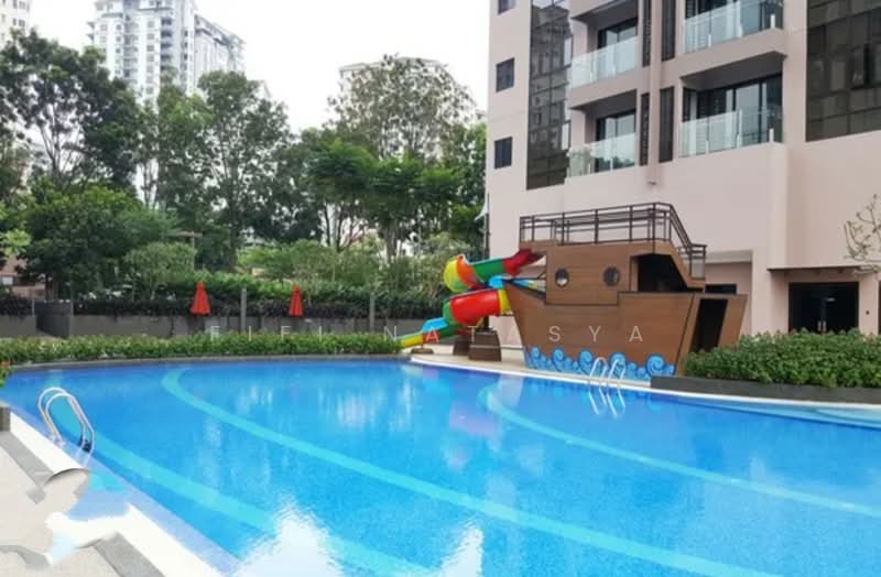 Kondominium untuk Dijual di Park Villa - Fifi Natasya - Pool - PropertyGuru.com.my