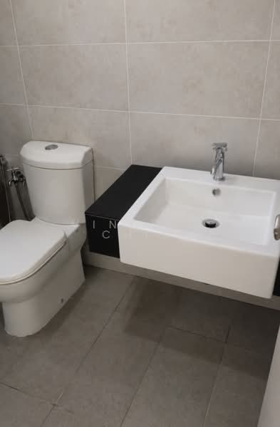 Kondominium untuk Dijual di Ascenda Residence @ Skyarena - Vincent Chin - Bathroom - PropertyGuru.com.my