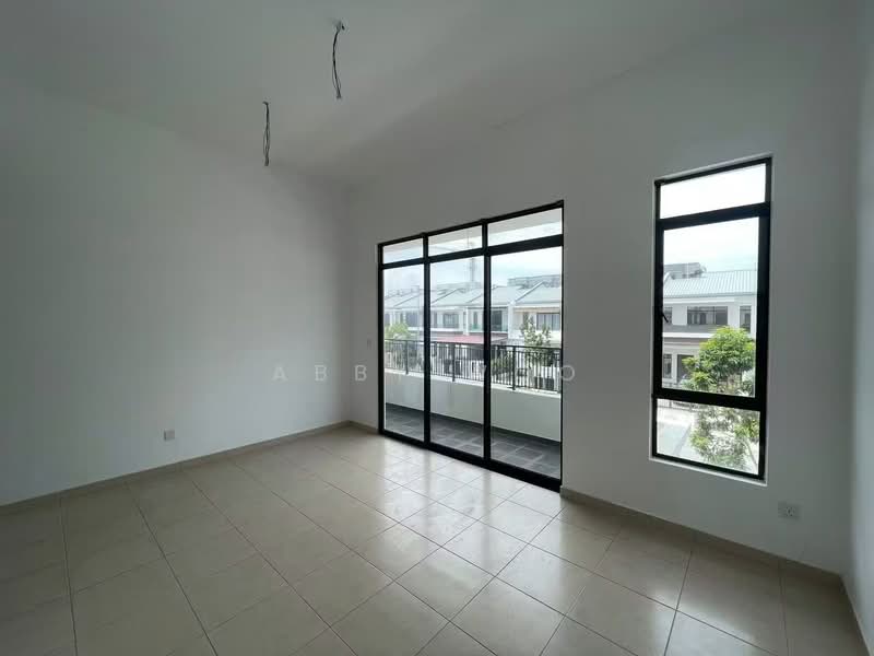 Rumah Teres 2 Tingkat untuk Dijual di Puncak Alam (Selangor) - Abby Woo - Balcony - PropertyGuru.com.my
