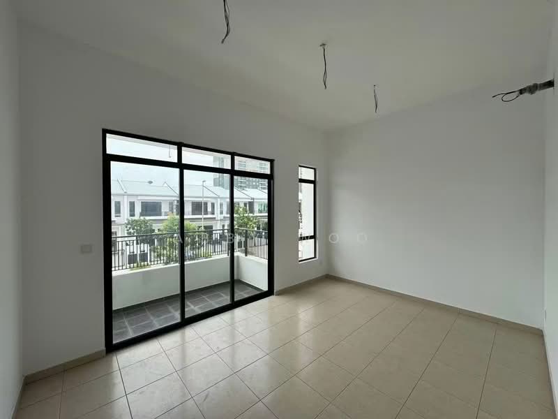 Rumah Teres 2 Tingkat untuk Dijual di Puncak Alam (Selangor) - Abby Woo - Balcony - PropertyGuru.com.my
