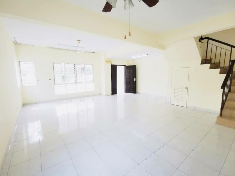 Terraced House for Sale in Taman Aman Putra (Puchong) - Jimmy Haryzul - Living Room - PropertyGuru.com.my