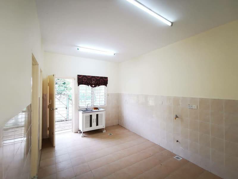 Terraced House for Sale in Taman Aman Putra (Puchong) - Jimmy Haryzul - Kitchen - PropertyGuru.com.my