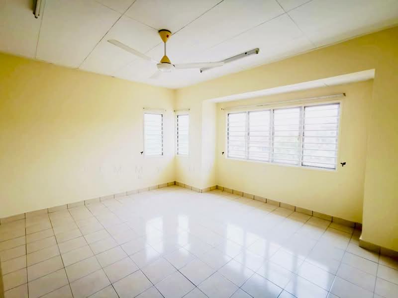 Terraced House for Sale in Taman Aman Putra (Puchong) - Jimmy Haryzul - Living Room - PropertyGuru.com.my