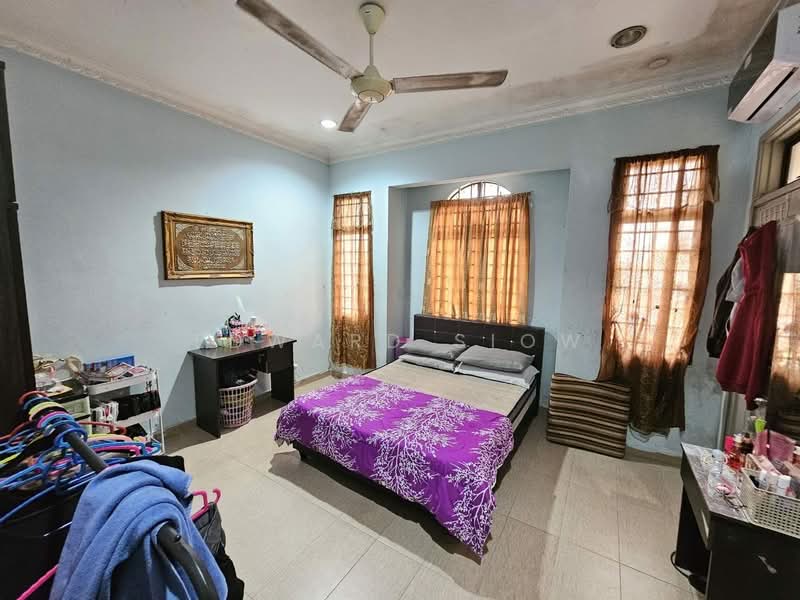 2-storey Terraced House for Sale in Taman Daya (Johor Bahru) - Edward Siow - Bedroom - PropertyGuru.com.my
