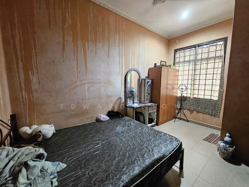 2-storey Terraced House for Sale in Taman Daya (Johor Bahru) - Edward Siow - Bedroom - PropertyGuru.com.my