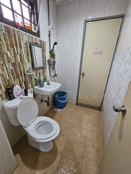 2-storey Terraced House for Sale in Taman Daya (Johor Bahru) - Edward Siow - Bathroom - PropertyGuru.com.my