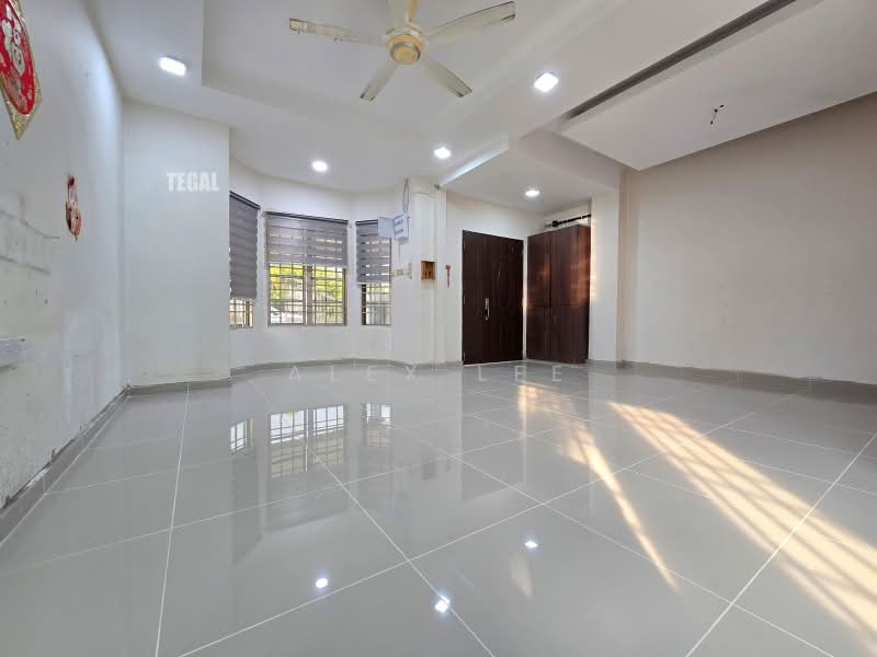 Rumah Teres untuk Dijual di Bandar Puteri Klang (Klang) - Alex Lee - Living Room - PropertyGuru.com.my
