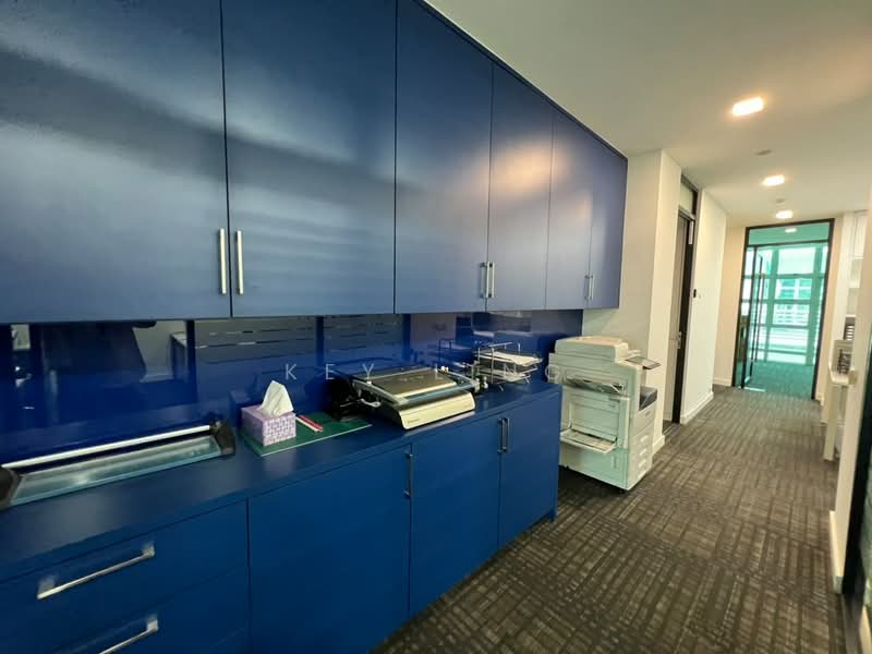 Shop / Office for Sale in Kampung Sungai Kayu Ara (Petaling Jaya) - Key Ling - Corridor - PropertyGuru.com.my