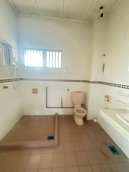 Bungalow for Rent in Bandar Country Homes (Rawang) - Angie Ng - Bathroom - PropertyGuru.com.my