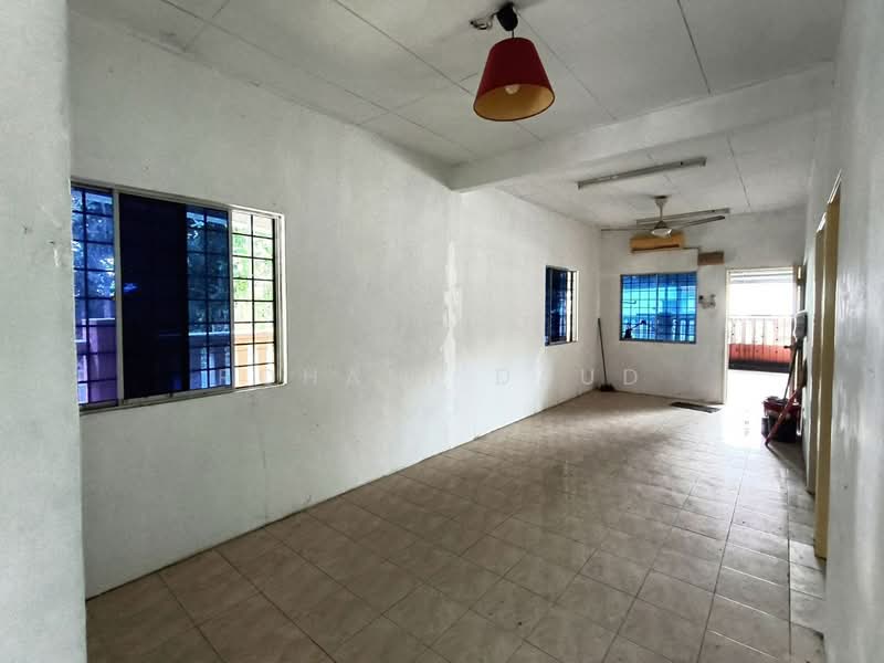 Rumah Teres 1 Tingkat untuk Dijual di Taman Semenyih Impian (Semenyih) - Rohani Daud - Living Room - PropertyGuru.com.my