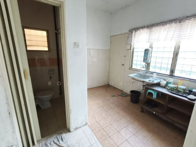 Rumah Teres 1 Tingkat untuk Dijual di Taman Semenyih Impian (Semenyih) - Rohani Daud - Bathroom - PropertyGuru.com.my