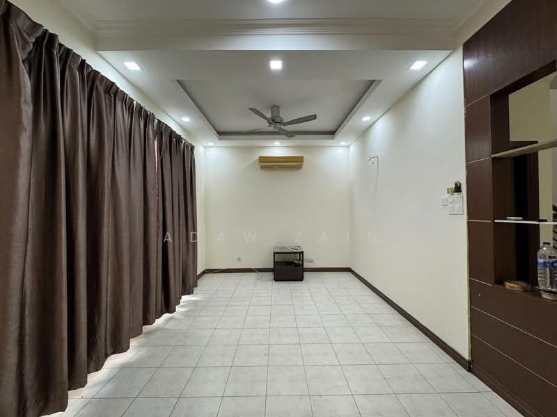2-storey Terraced House for Rent in Bukit Jelutong (Shah Alam) - Adaw Zain - Living Room - PropertyGuru.com.my