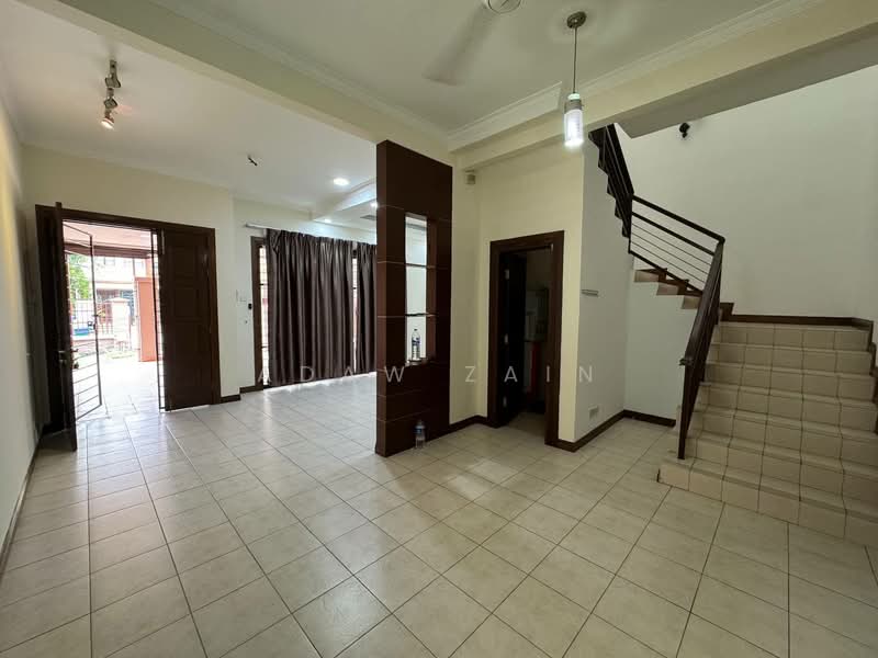 2-storey Terraced House for Rent in Bukit Jelutong (Shah Alam) - Adaw Zain - Living Room - PropertyGuru.com.my