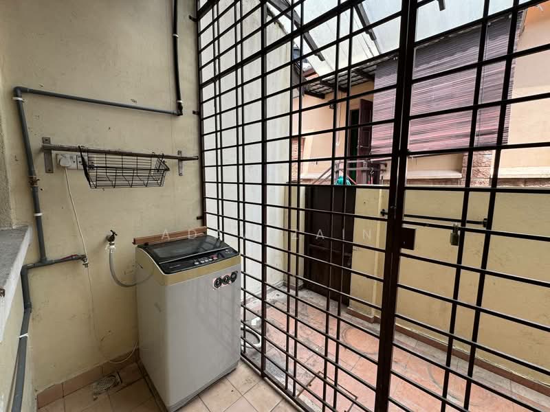 2-storey Terraced House for Rent in Bukit Jelutong (Shah Alam) - Adaw Zain - Balcony - PropertyGuru.com.my