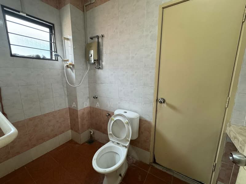 2-storey Terraced House for Rent in Bukit Jelutong (Shah Alam) - Adaw Zain - Bathroom - PropertyGuru.com.my