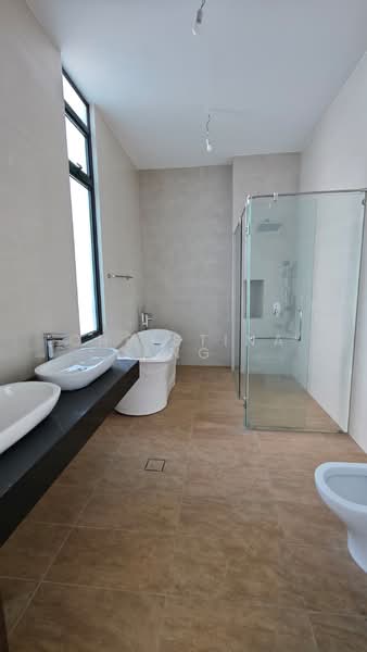 Rumah Banglo untuk Dijual di Setia Eco Gardens (Gelang Patah) - Christina Ang - Bathroom - PropertyGuru.com.my