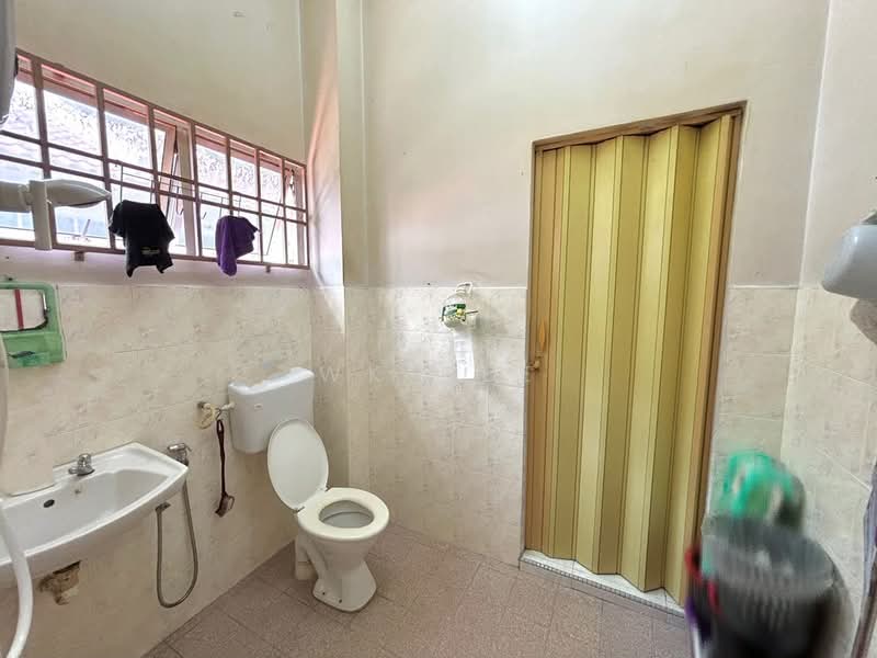 Rumah Teres 2 Tingkat untuk Dijual di Batu Pahat (Johor) - WK Dee - Bathroom - PropertyGuru.com.my