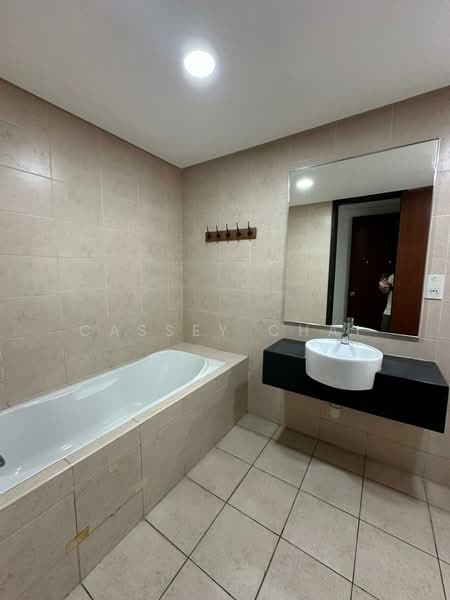 Kondominium untuk Dijual di Nautica Lake Suites - Cassey Chai - Bathroom - PropertyGuru.com.my
