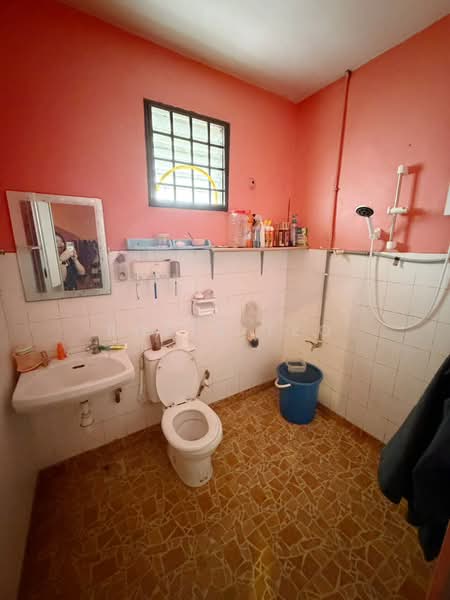 Rumah Berkembar untuk Dijual di Taman Megah Ria (Masai) - Robin Teo - Bathroom - PropertyGuru.com.my