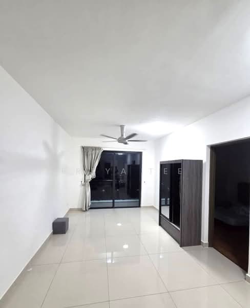Servis Apartment untuk Dijual di Country Garden Central Park - Freya Tee - Living Room - PropertyGuru.com.my