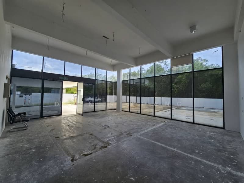 Kilang Berkembar untuk Dijual di Seksyen 13 (Bangi) - Dennis Chang - Entrance - PropertyGuru.com.my